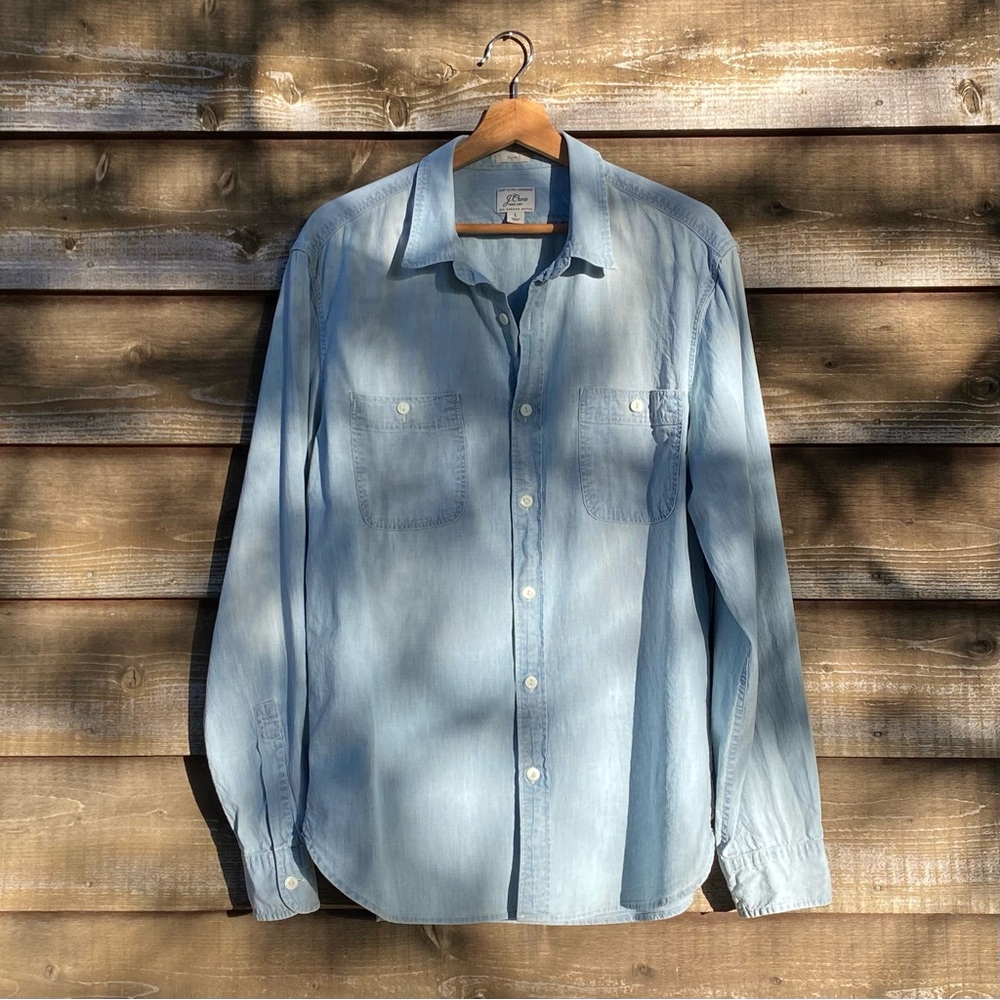 Light blue chambray button down shirt large